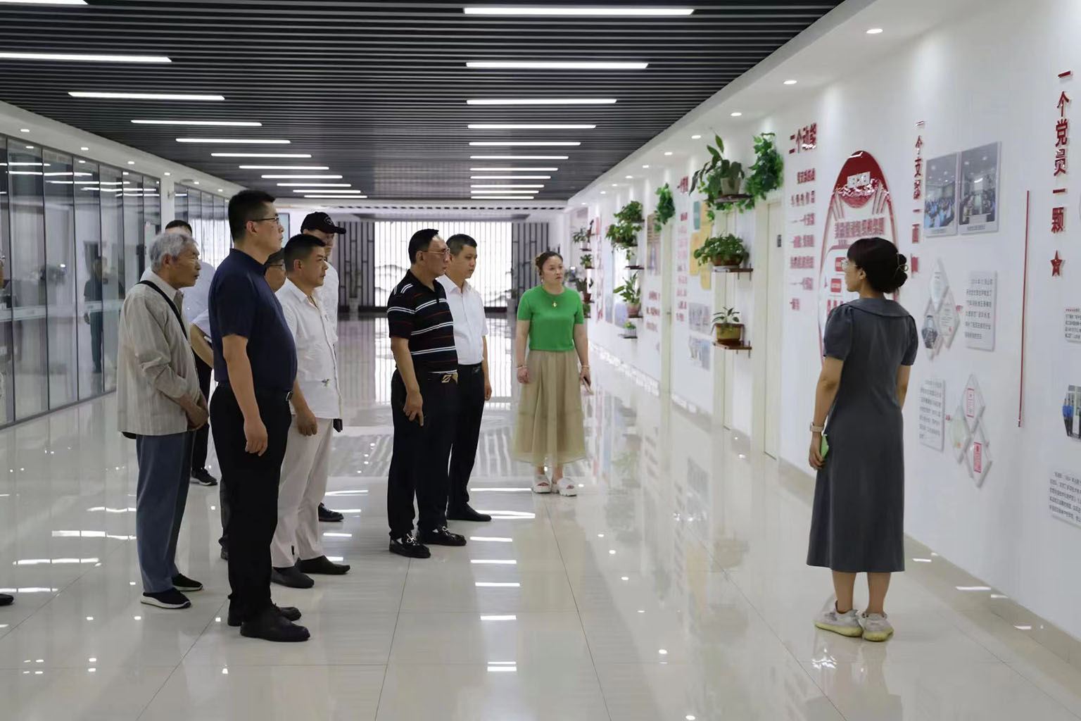 Wang Jianan, Chairman of Li Guodong High-end Bearing Group, and his delegation visited Meichen for investigation and research-1