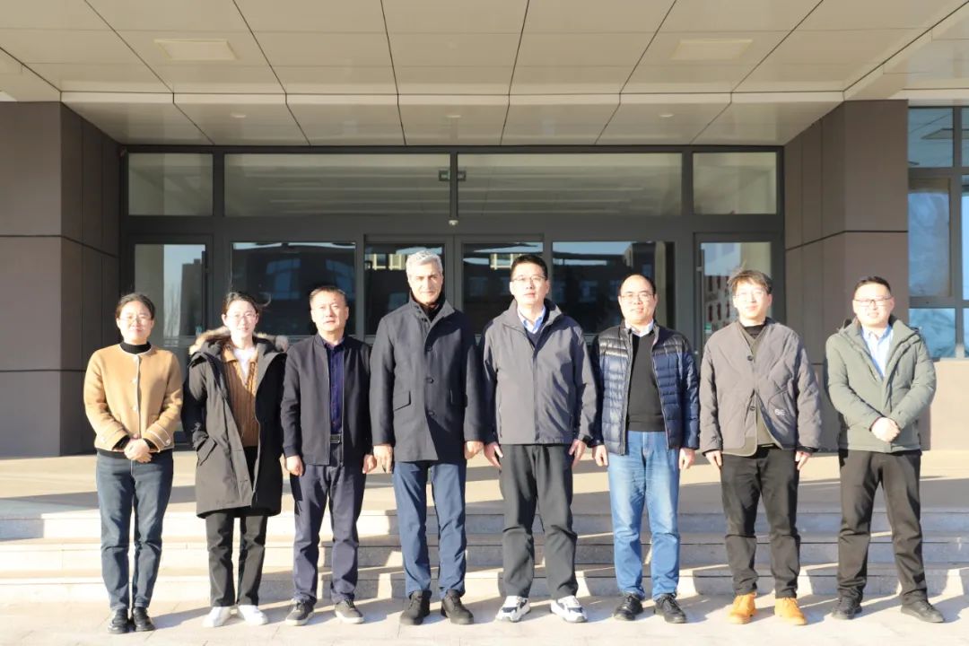 Professor Amir from the University of Waterloo in Canada came to our company for technical exchanges-1