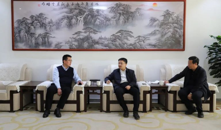 Dong Shenglong, member of the Standing Committee of the Municipal Party Committee and Executive Vice Mayor, and his delegation visited Shandong Meichen Industrial Group for research and guidance